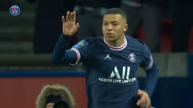 Lionel Messi's superb assists for Mbappé vs Saint-Etienne